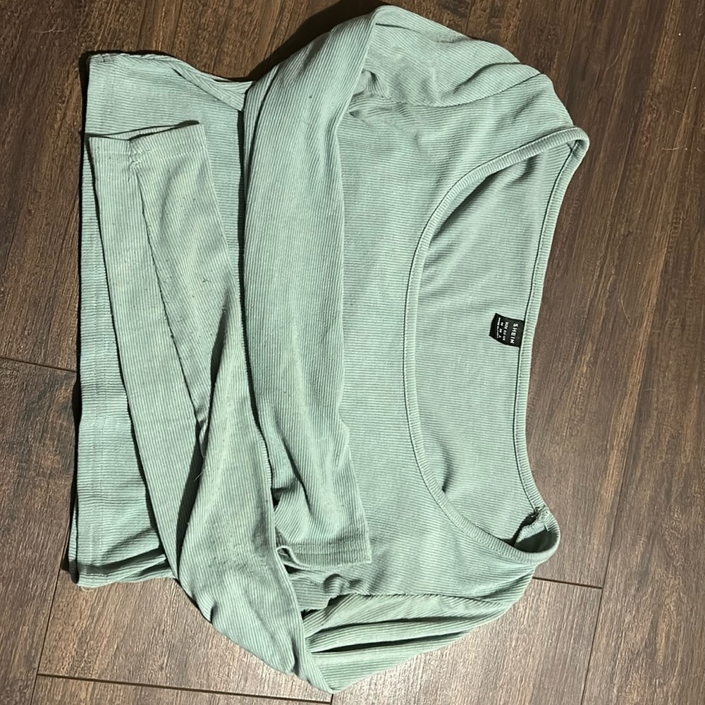 Cropped long sleeve shirt